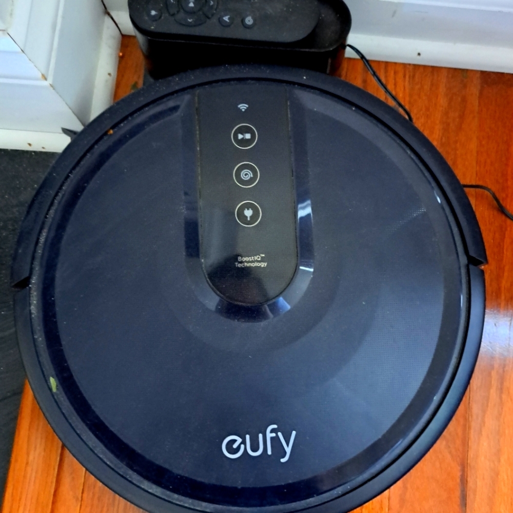 EUFY ROBOT VACUUM